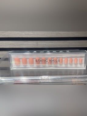 Static Nails Reusable Pop-On Manicures — Peach Nude